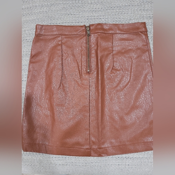 GIRLS size medium 8 faux leather mini skirt - Picture 2 of 5